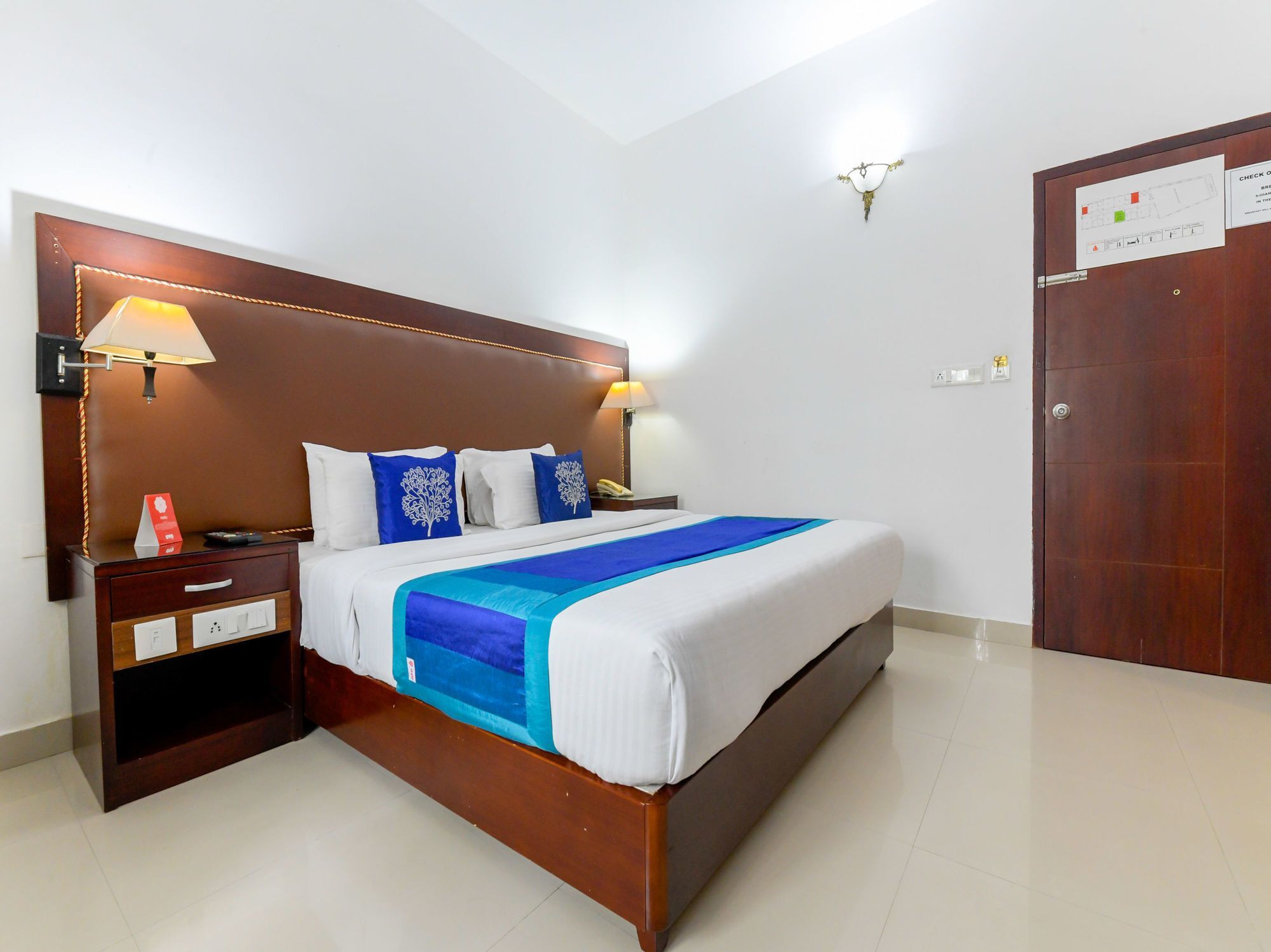 Отель Oyo 7188 Ajantha Regency Коччи Экстерьер фото
